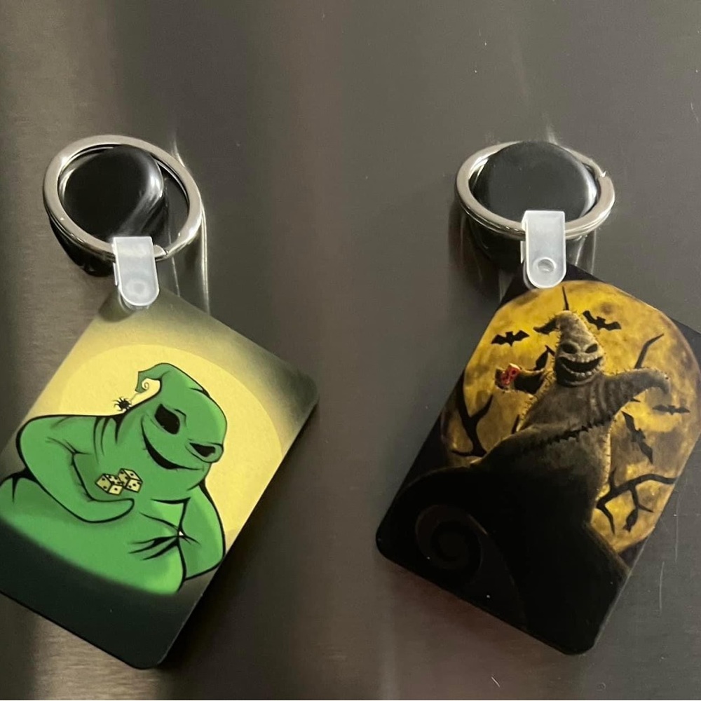 2 oogie boogie key chains
